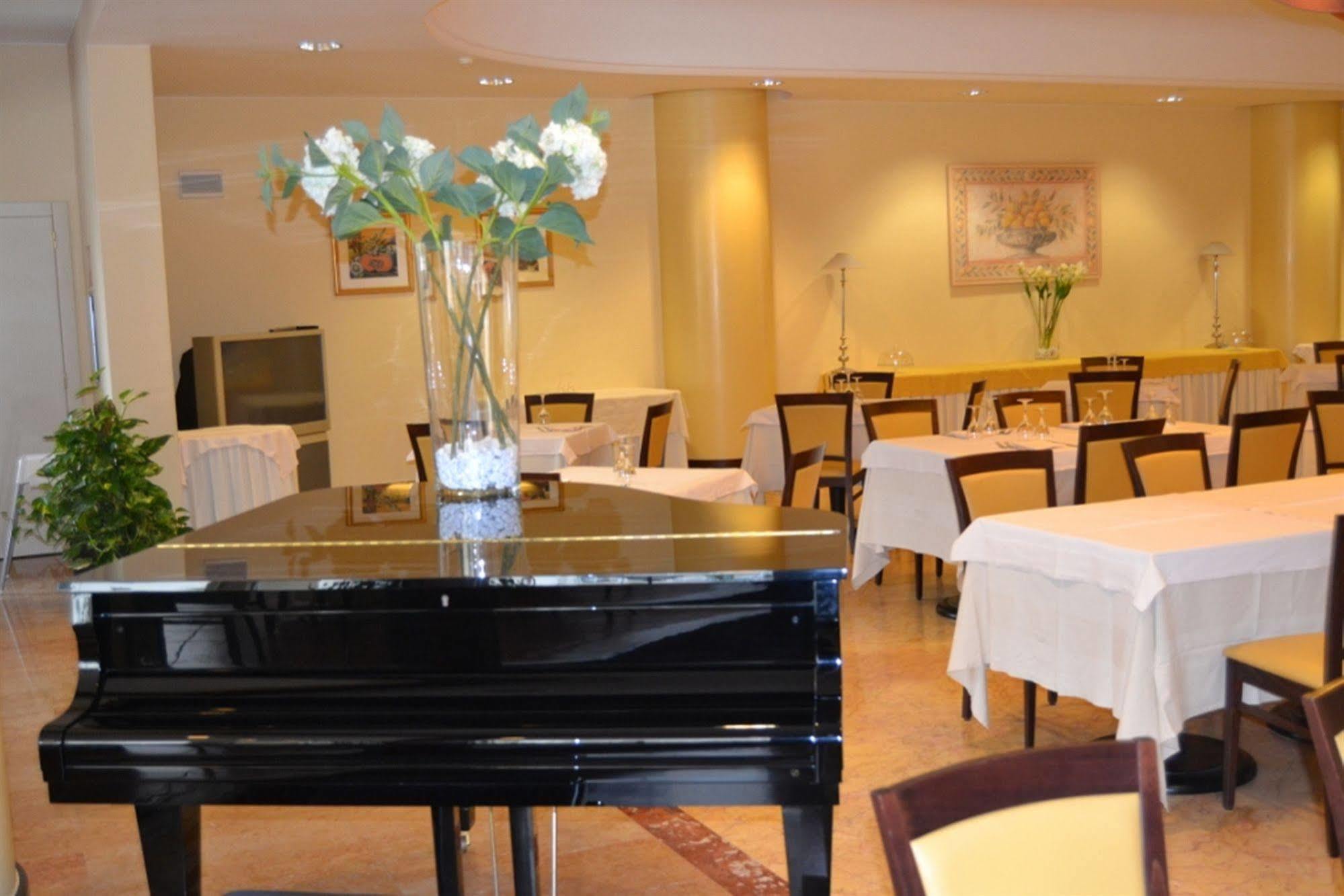 Palace Hotel Матера Екстериор снимка